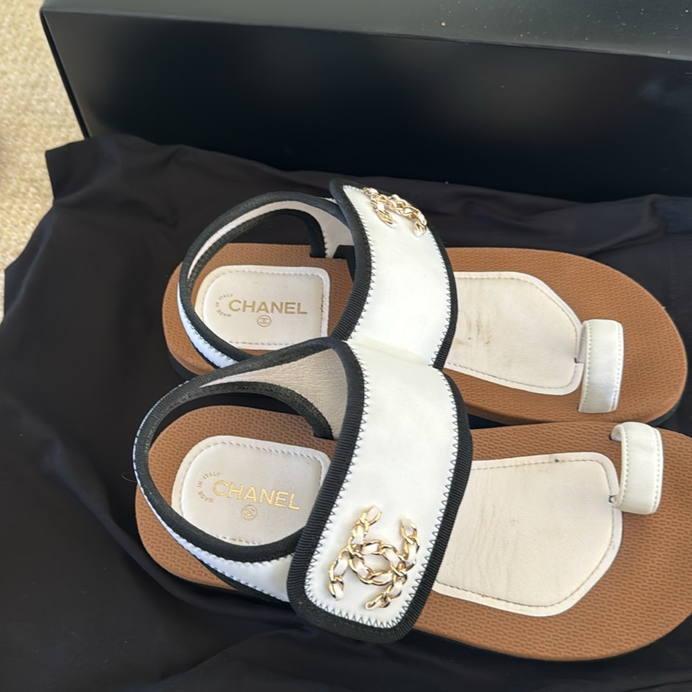 Chanel Sandals With One Toe Loop - image 2